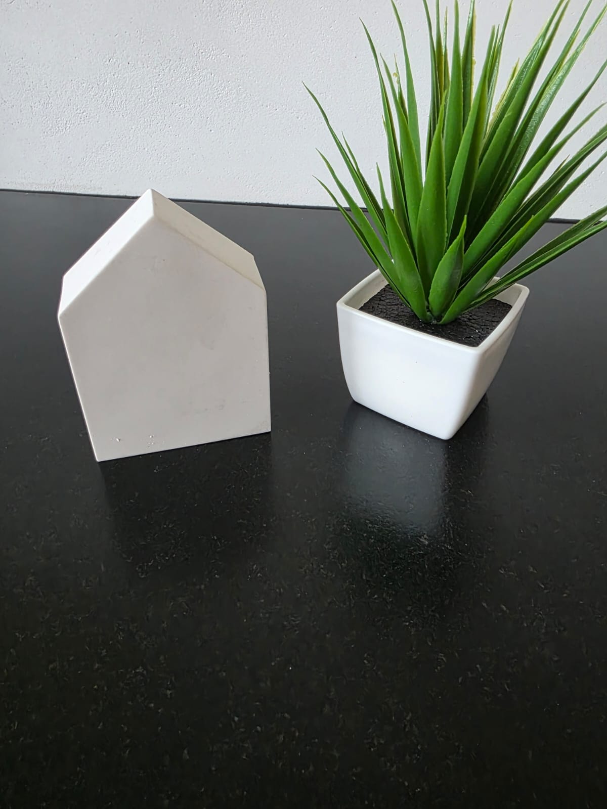 Dekohaus · Gießkeramik (ca. 12 cm hoch)