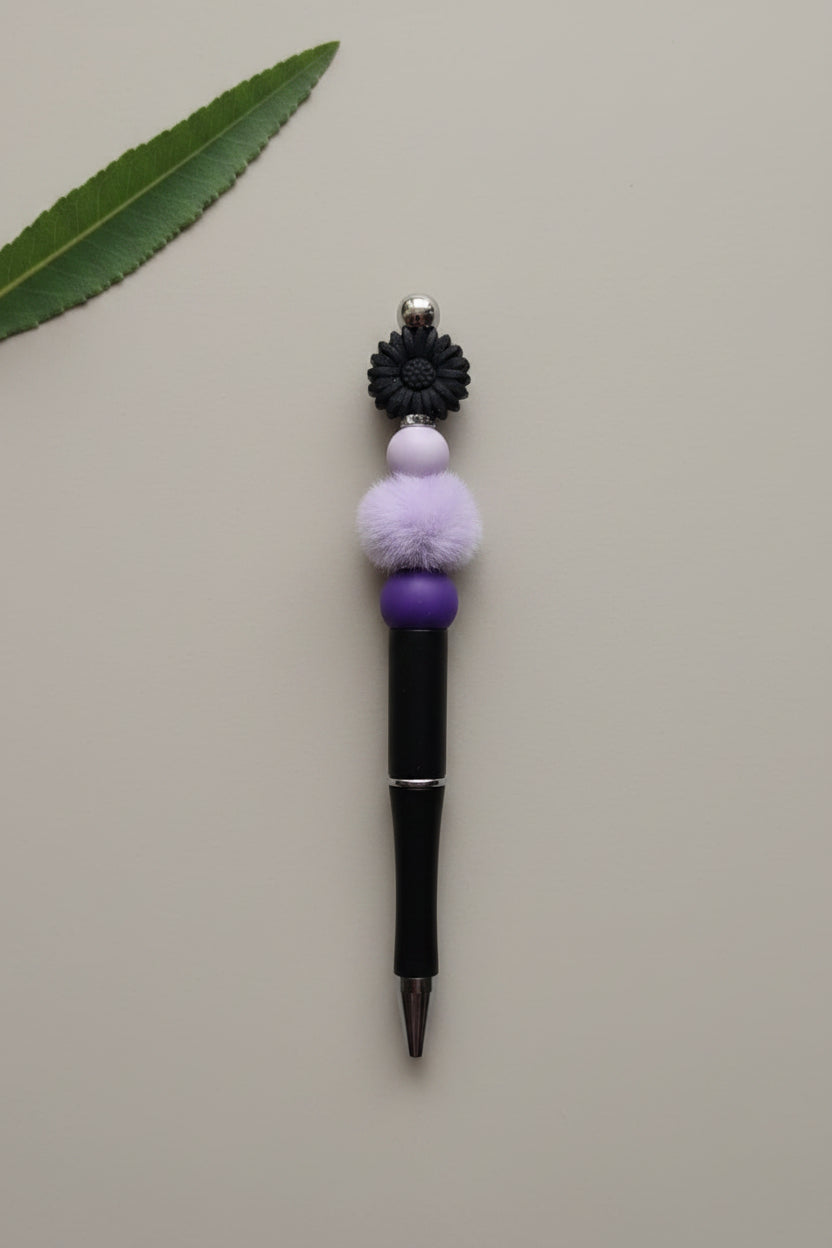 Perlenstift "Lila , Schwarze Blume, Puschel"